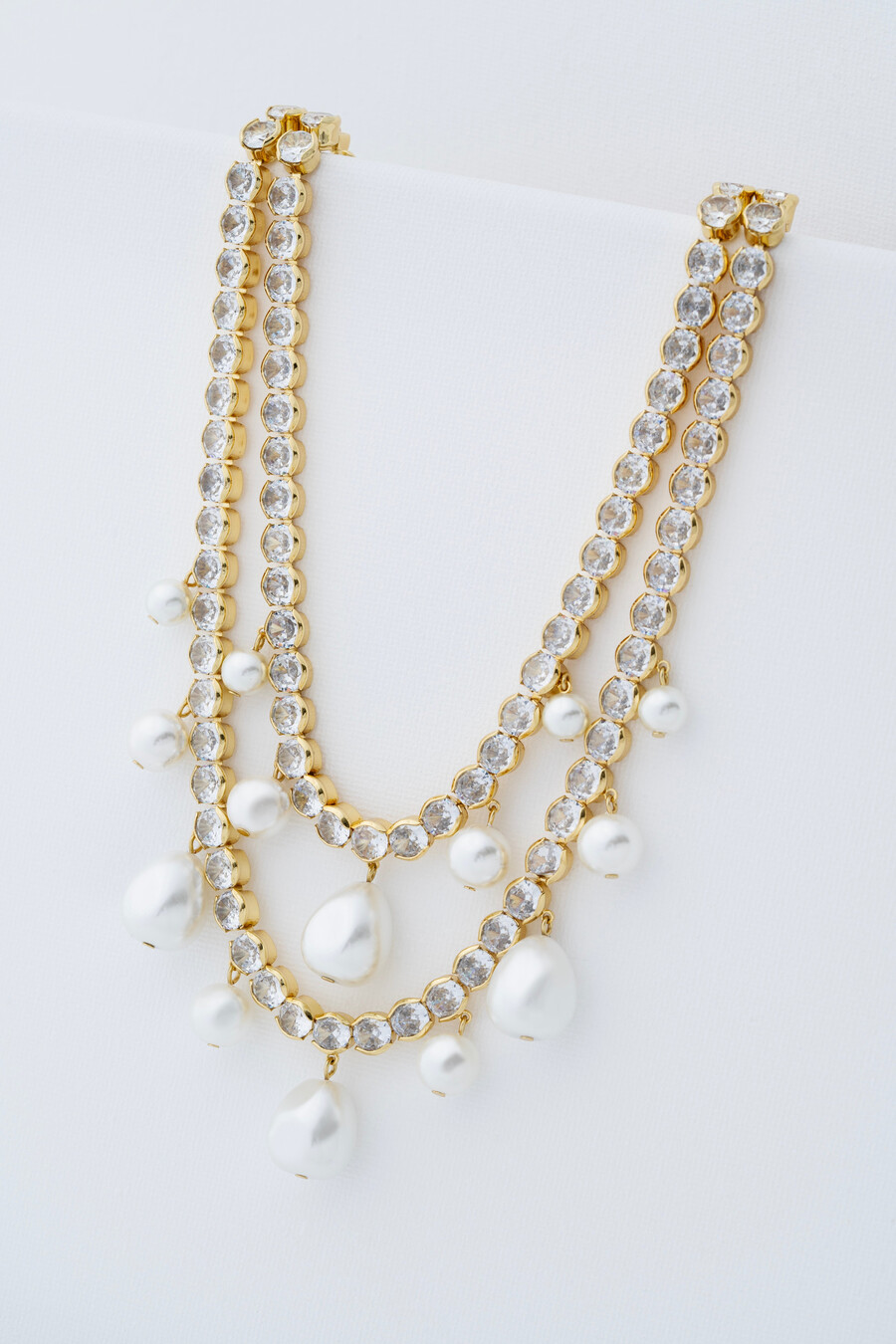 collar llamativo de perlas y cristales divinaa