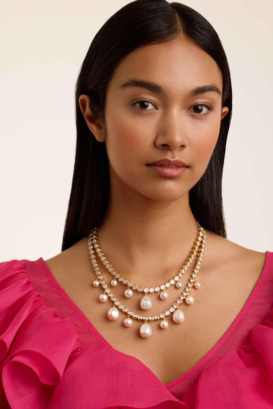 collar llamativo de perlas y cristales divinaa