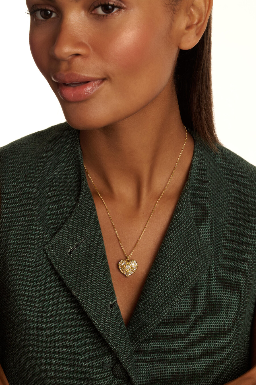 cherish - collar con colgante de medallón en forma de corazón con cristales