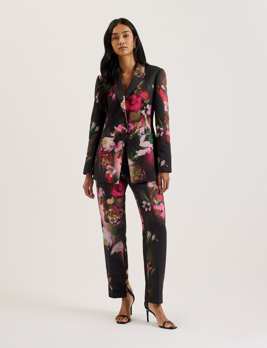 okuni - chaqueta entallada con estampado floral