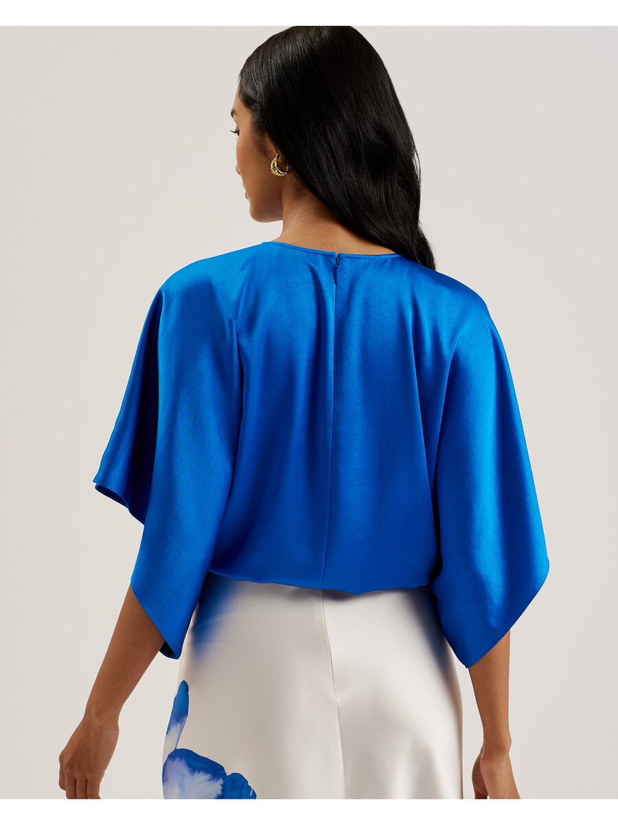 cherika - blusa de satén con mangas cortas y cuello de murciélago