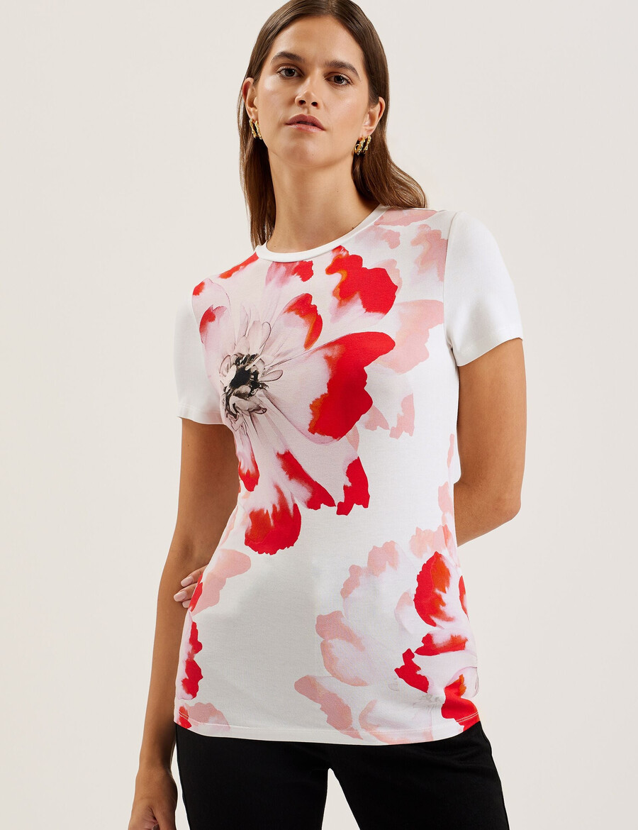 sindhaa - camiseta ajustada de manga corta con estampado floral