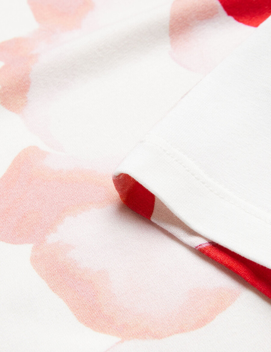 sindhaa - camiseta ajustada de manga corta con estampado floral